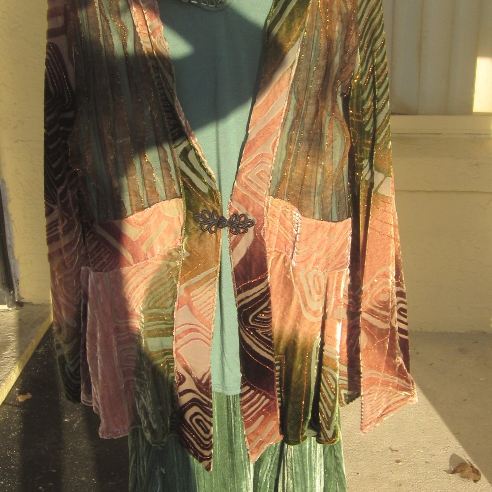 3 piece outfit; skirt, tank, overshirt